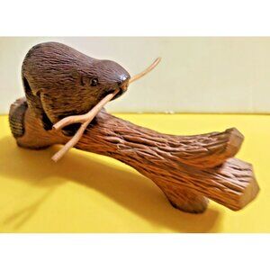 Vintage Carved Wood Art Detailed Beaver on a Log signed E. Hirt 8" x 4"
